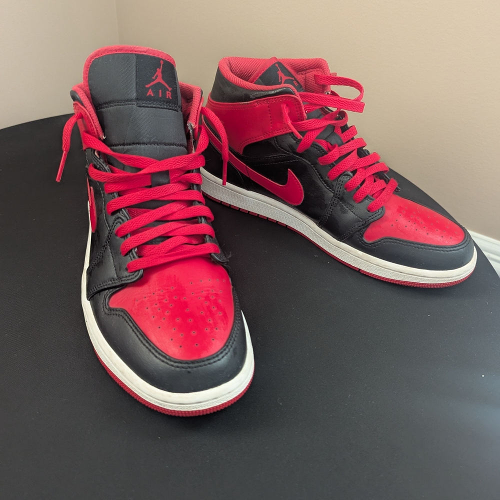 Nike Men's Black and Red High-Top Sneakers